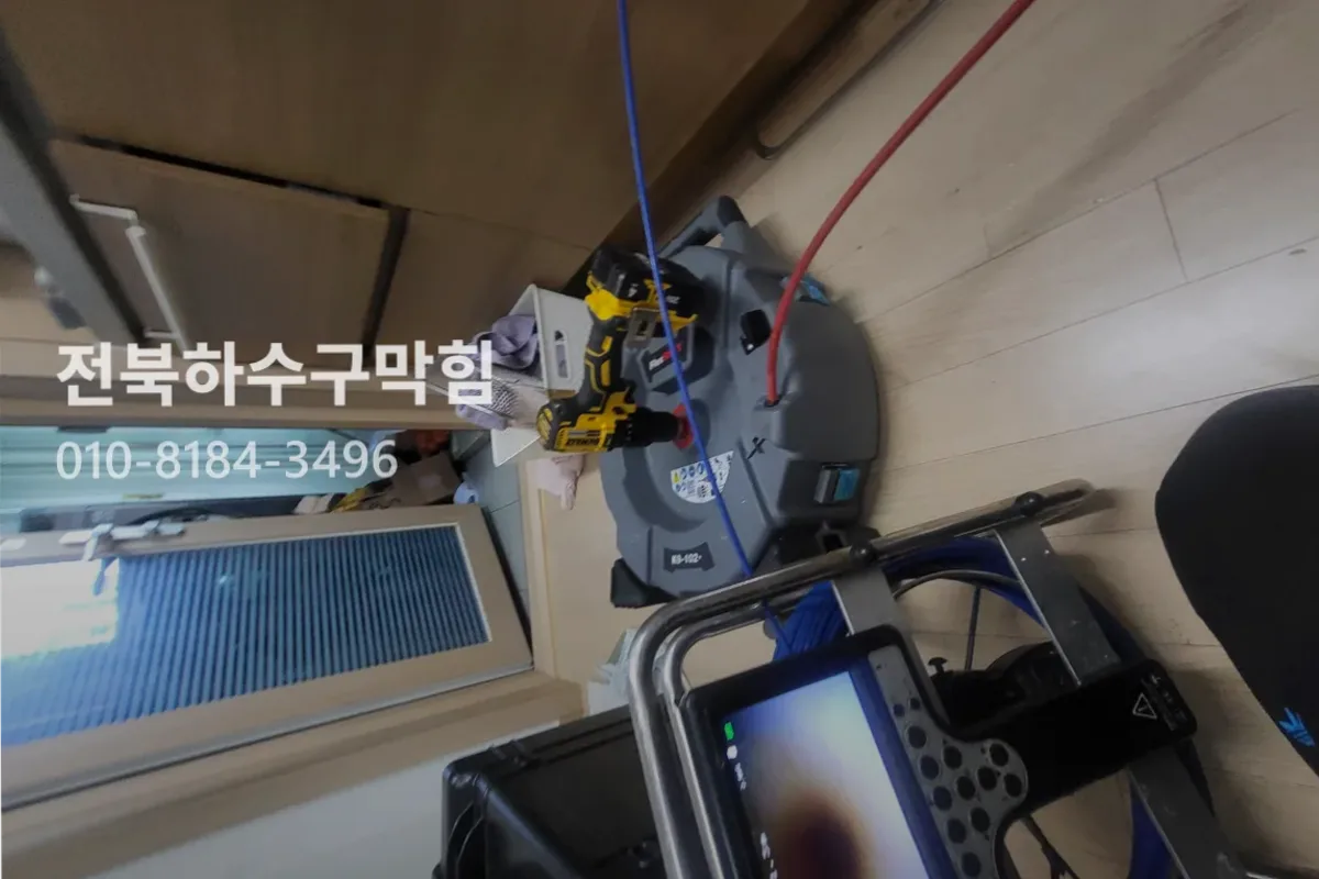 전주시 송천동 변기막힘 변기냄새 작업 완료 후 정상 배수 확인 (변기수리업체)