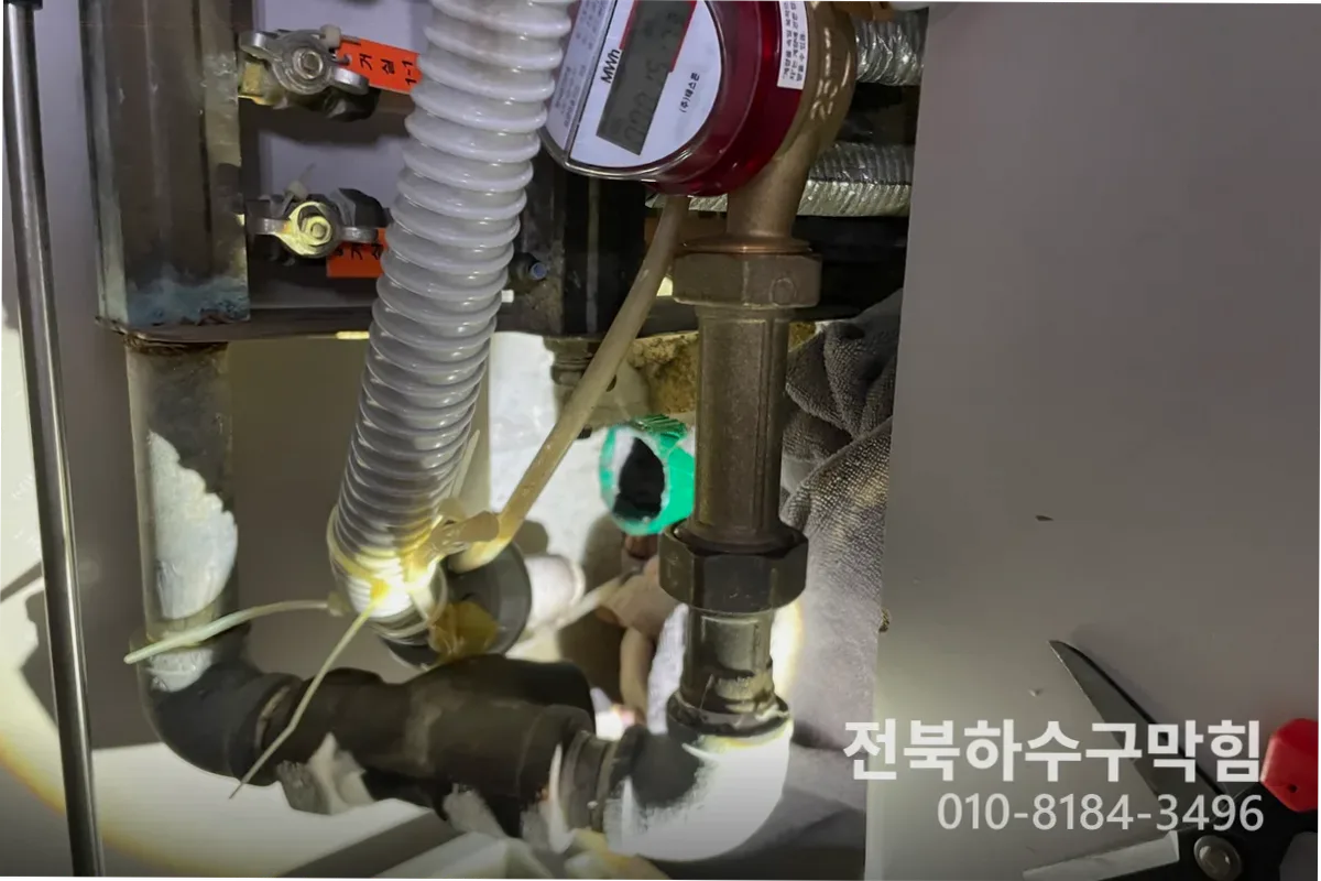 전주시 송천동 변기막힘 작업 완료 후 정상 배수 확인 (송천동변기물안내려감)
