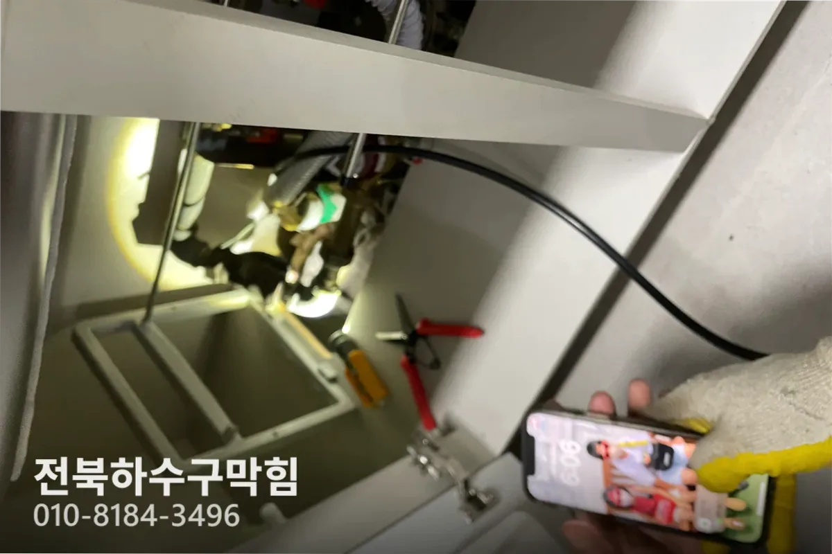 전주시 송천동 변기막힘 작업 완료 후 정상 배수 확인 (송천동변기수리업체)